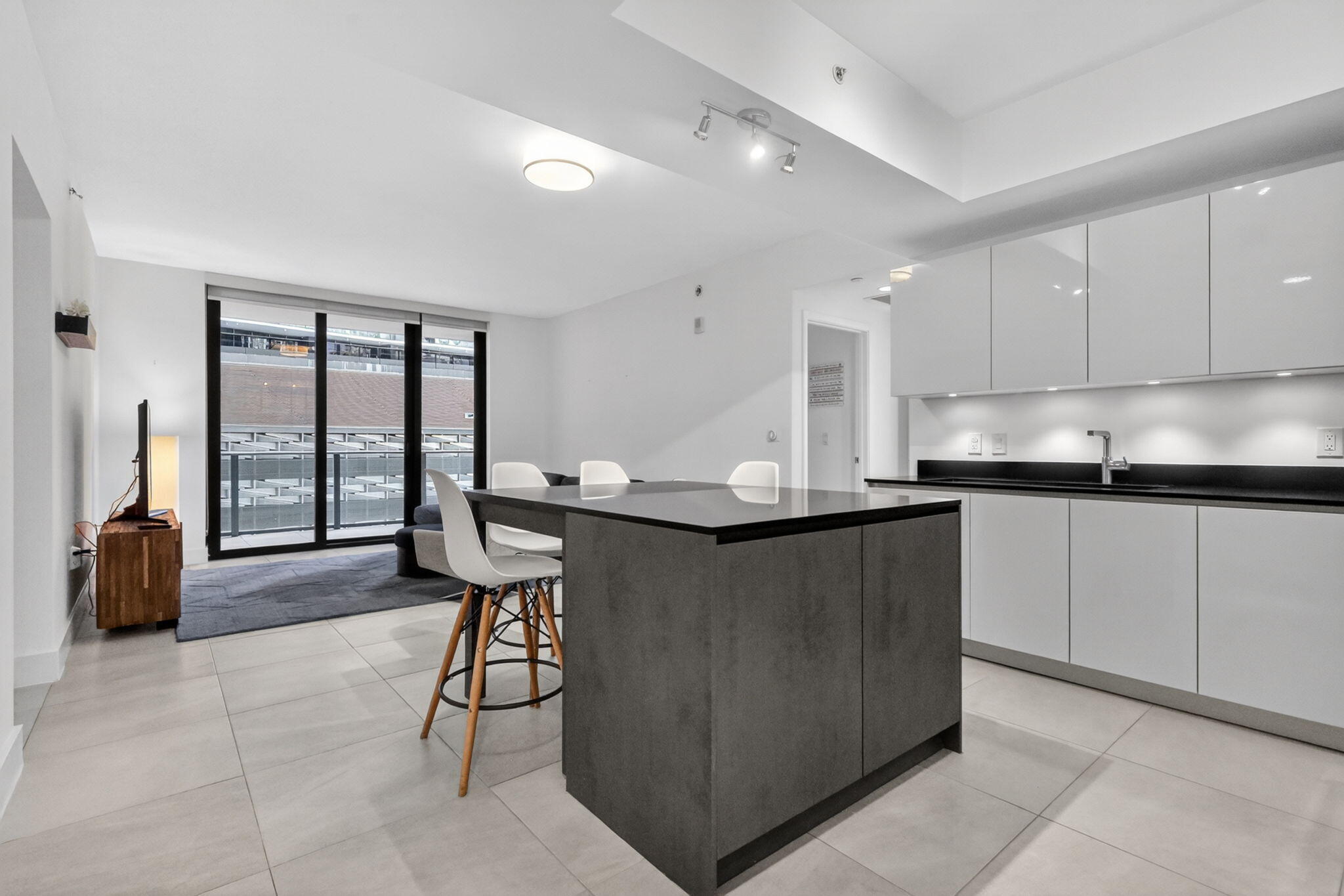 1010 Brickell #1607 Miami, FL 33131