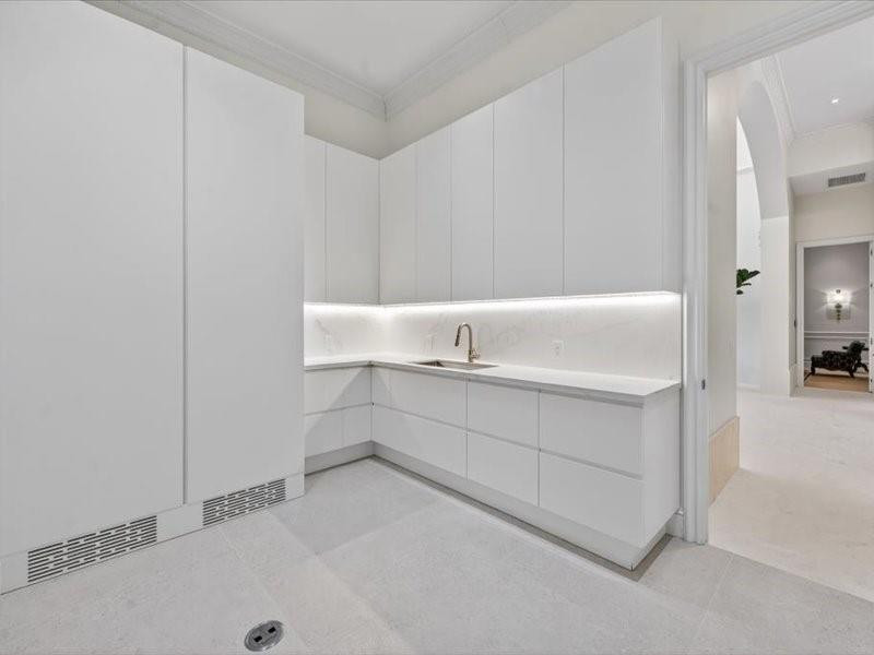 4013 Country Clb Fort Lauderdale, FL 33308