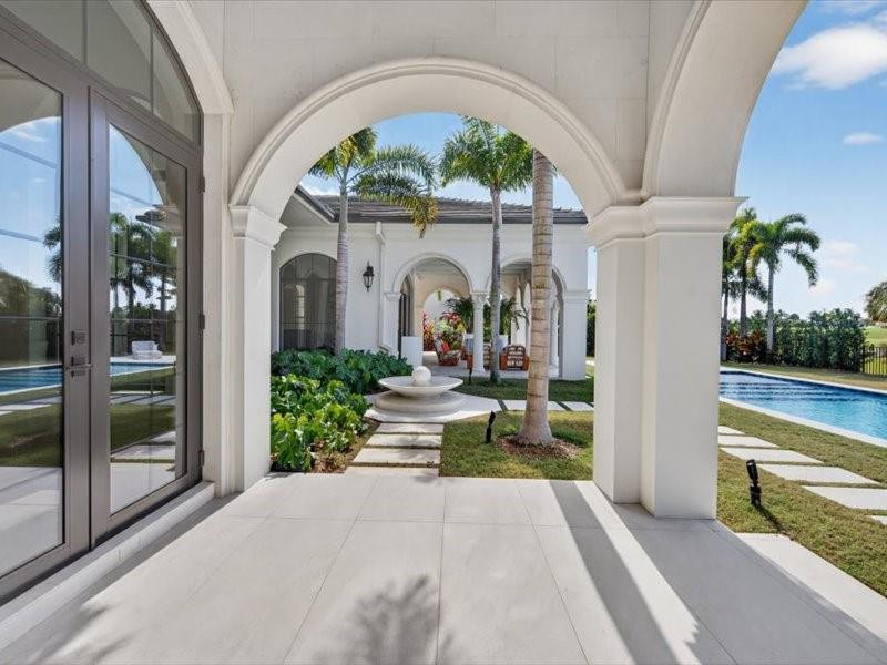 4013 Country Clb Fort Lauderdale, FL 33308