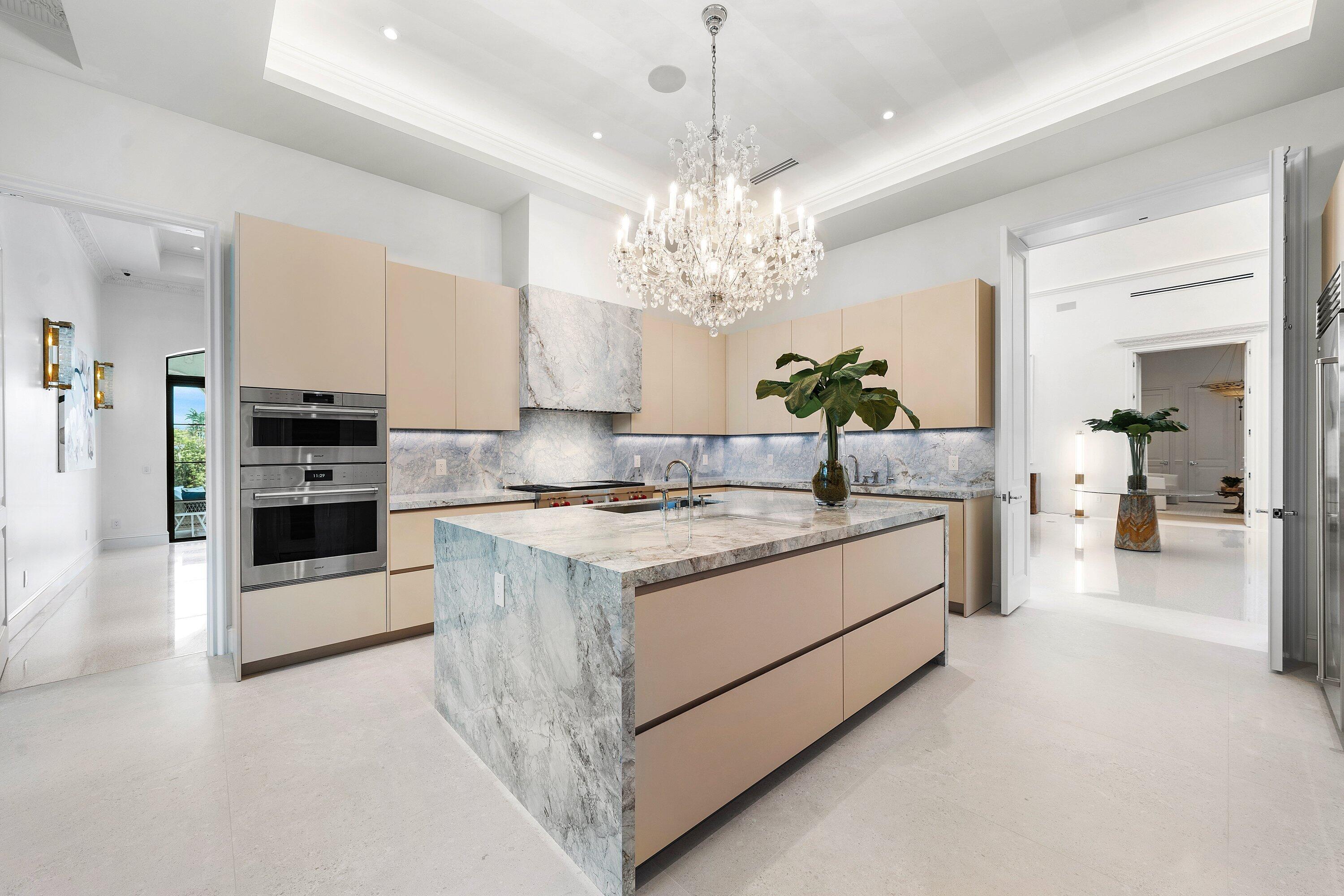 4013 Country Clb Fort Lauderdale, FL 33308