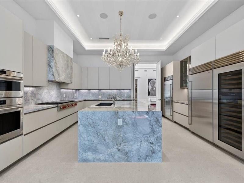 4013 Country Clb Fort Lauderdale, FL 33308