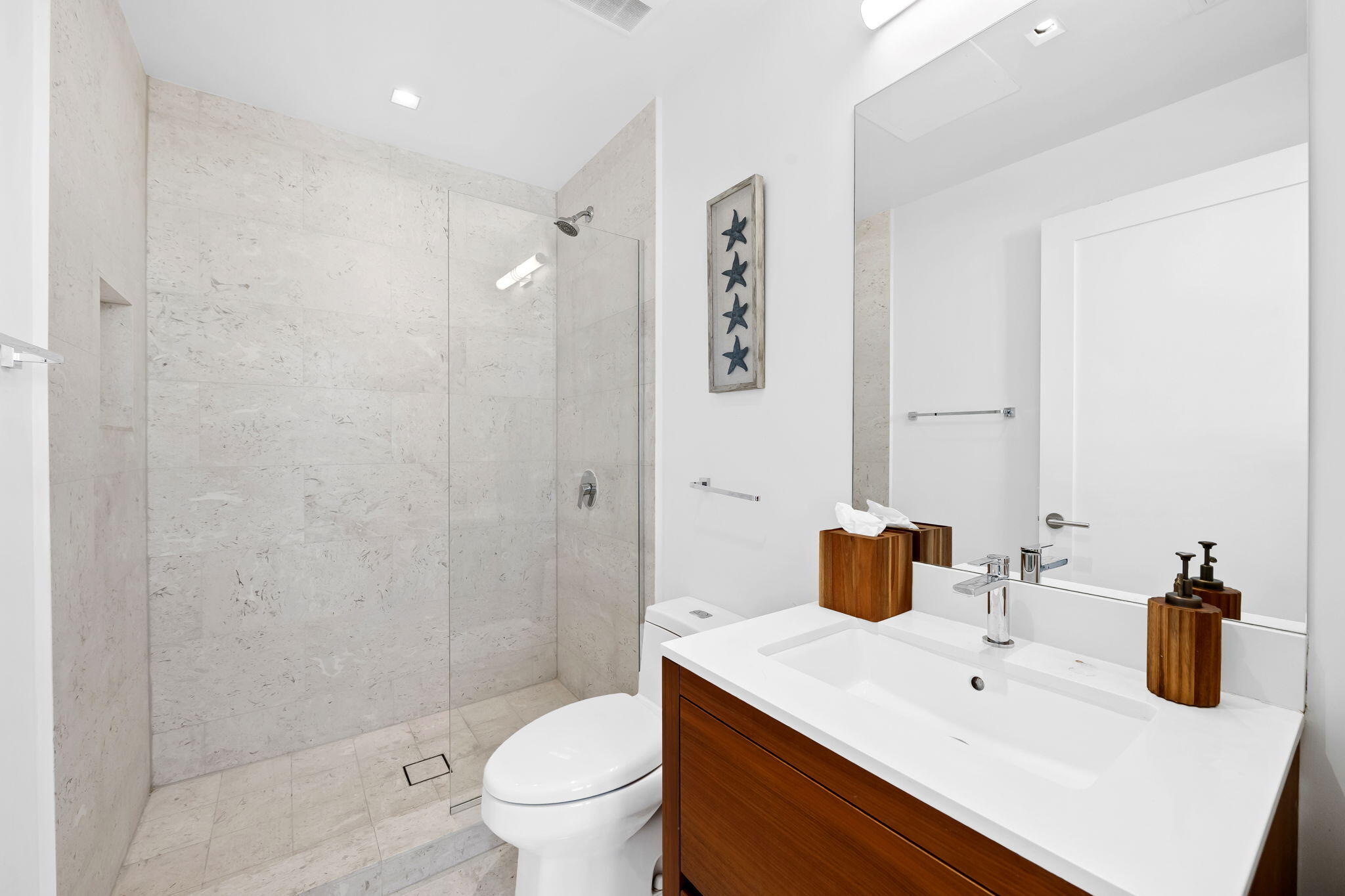 3581 E Glencoe #408 Miami, FL 33133