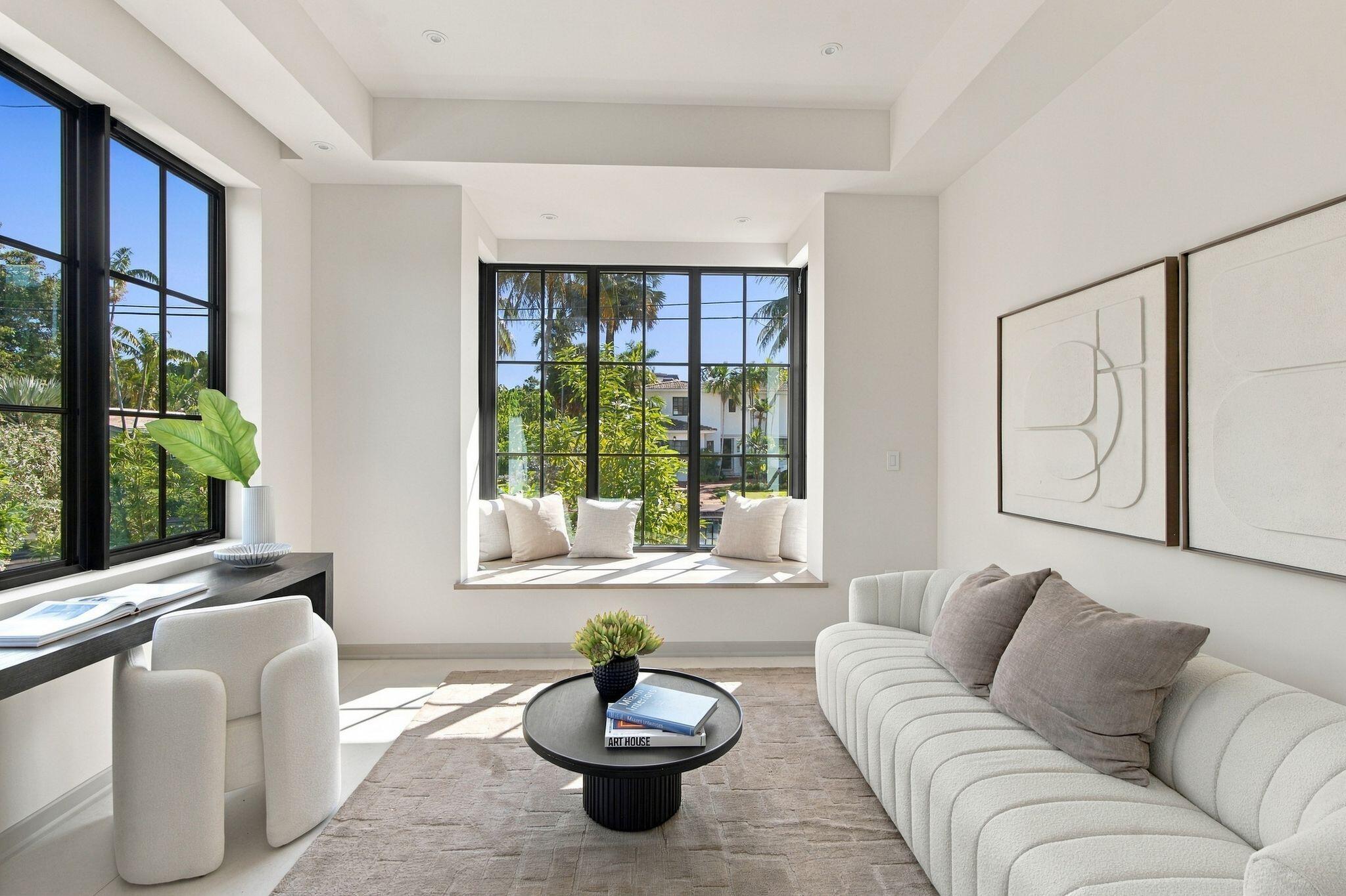 5262 La Gorce Dr Miami Beach, FL 33140
