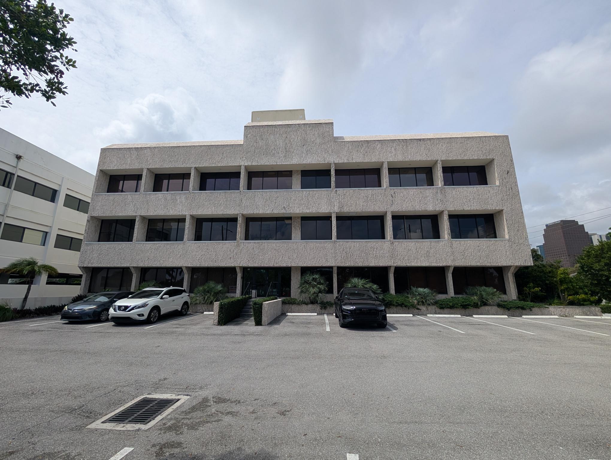 901 S Federal Hwy #102