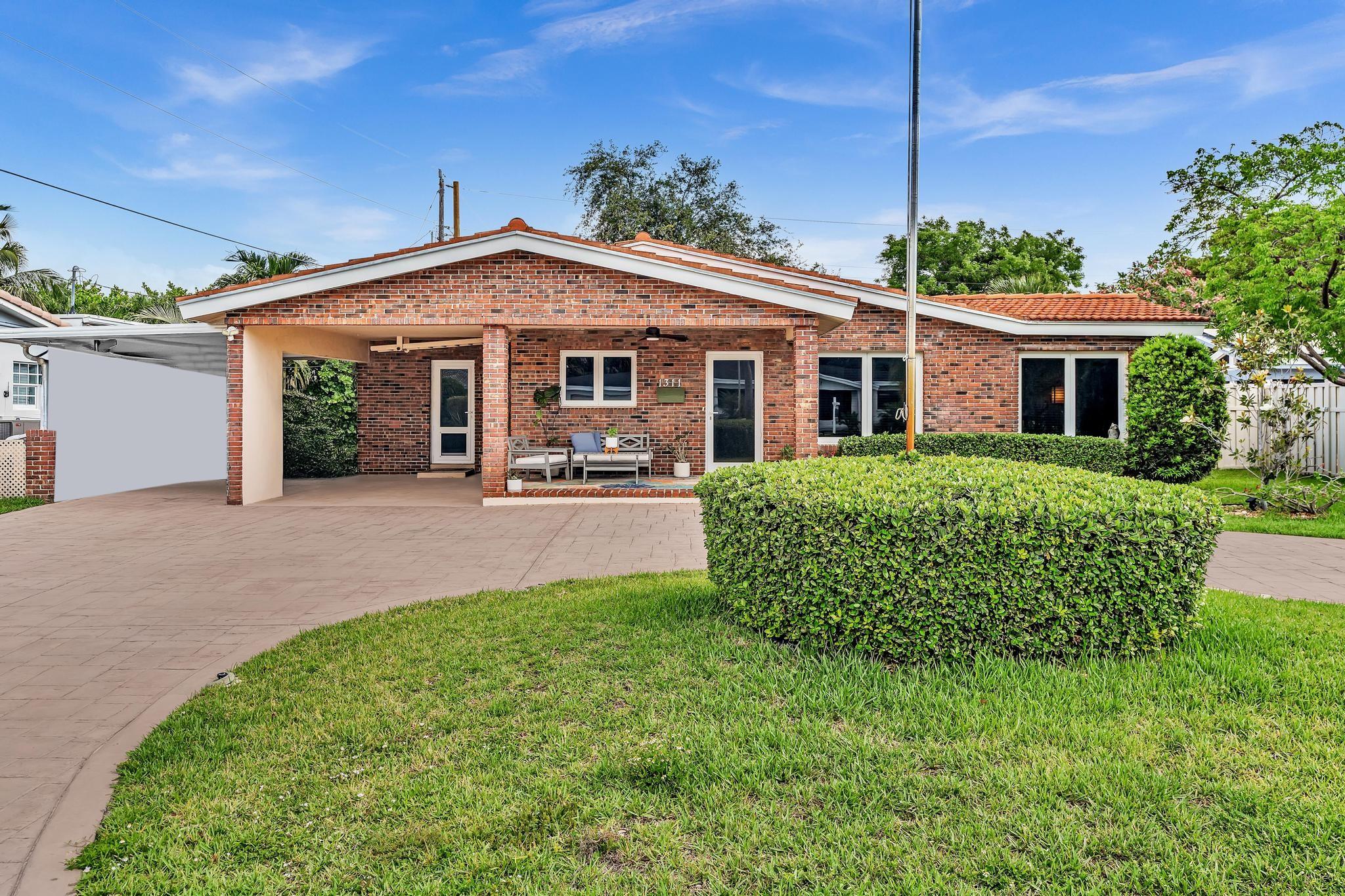 1311 NE 42nd St,Oakland Park, FL 33334