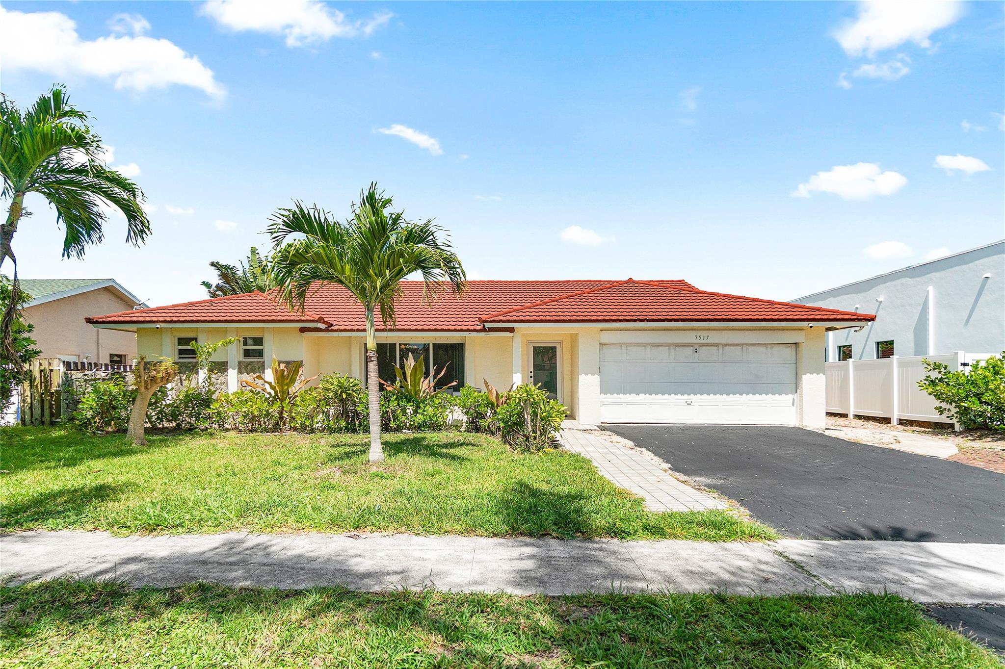 7517 W Country Clb Blvd