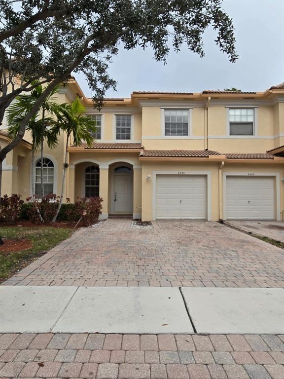 8433 SW 25th Ct #102