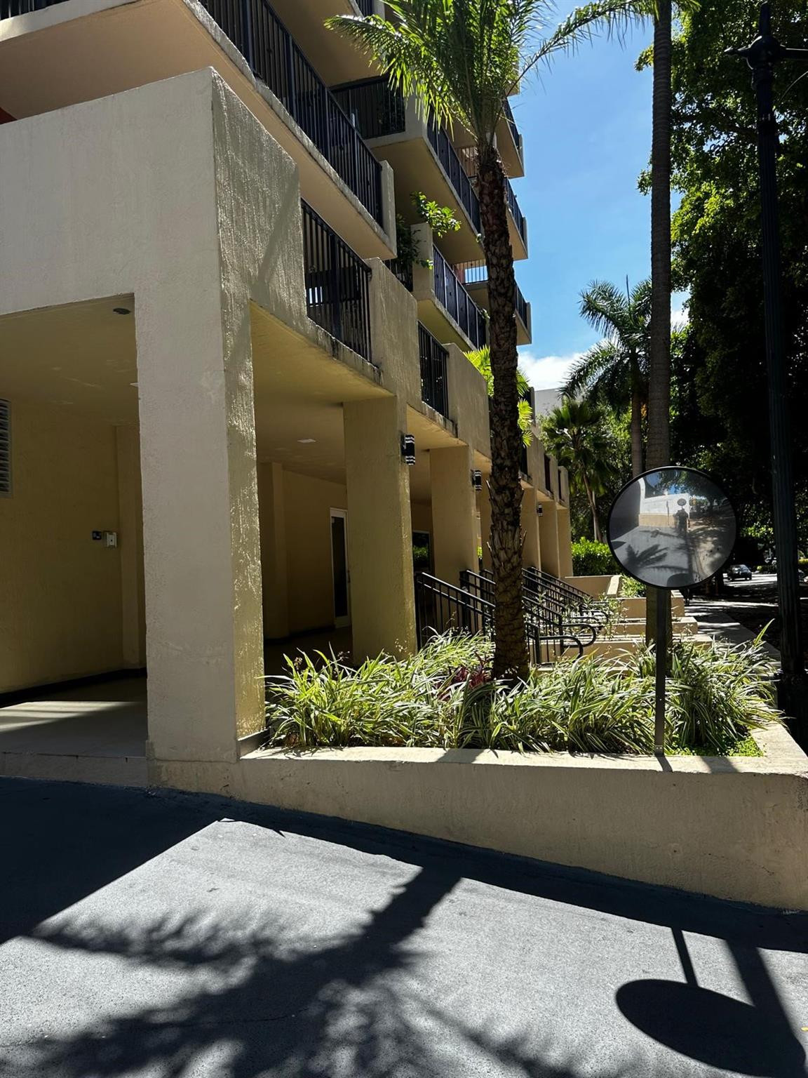 3410 Coral Way #804 Miami, FL 33145