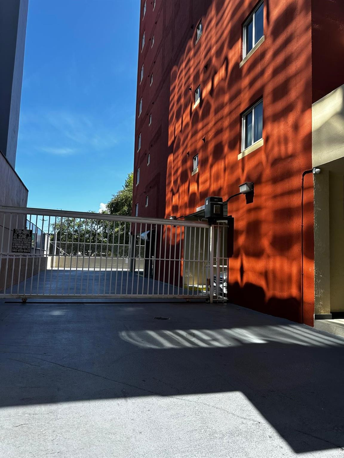 3410 Coral Way #804 Miami, FL 33145