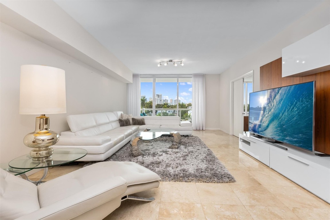 45 Hendricks #403 Fort Lauderdale, FL 33301