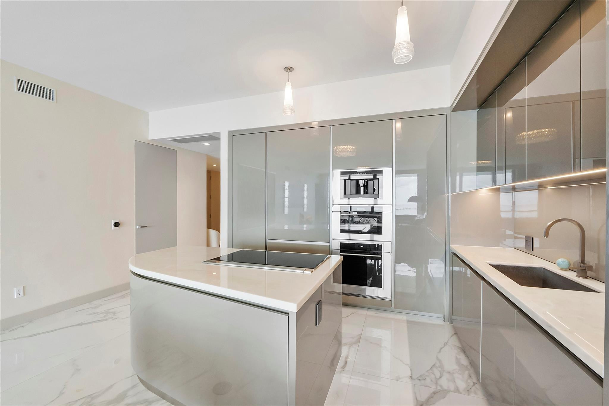 18975 Collins #3401 Sunny Isles Beach, FL 33160