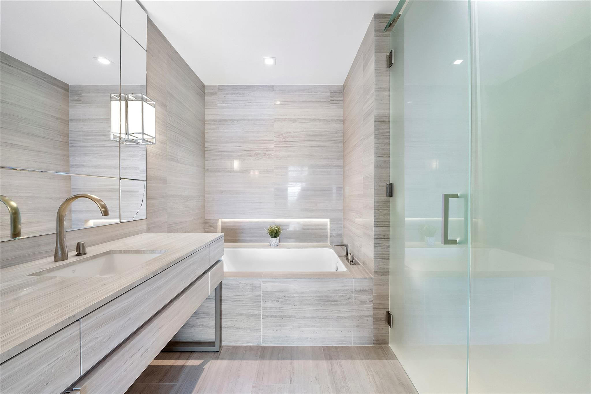 18975 Collins #3401 Sunny Isles Beach, FL 33160