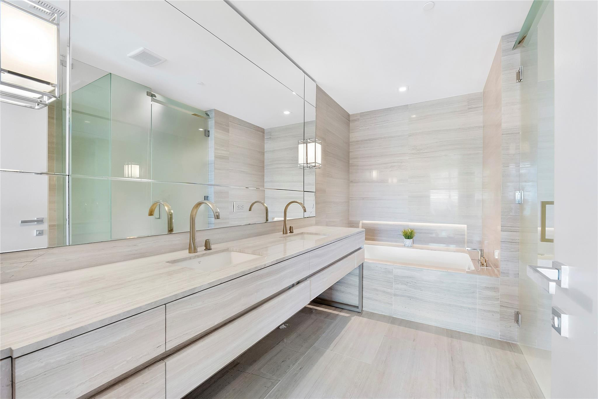 18975 Collins #3401 Sunny Isles Beach, FL 33160