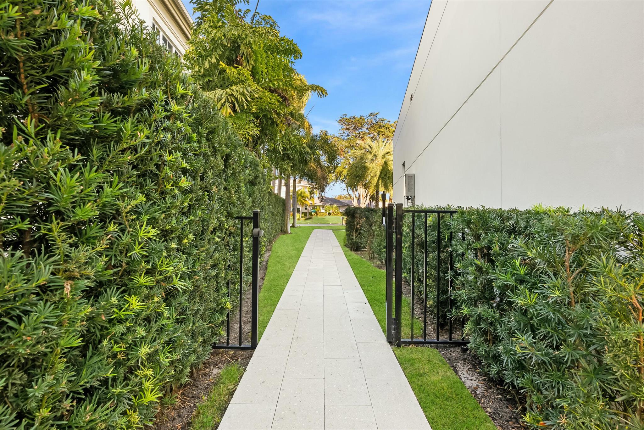 2162 Radnor Rd North Palm Beach, FL 33408 2162 Radnor Rd North Palm Beach, FL 33408