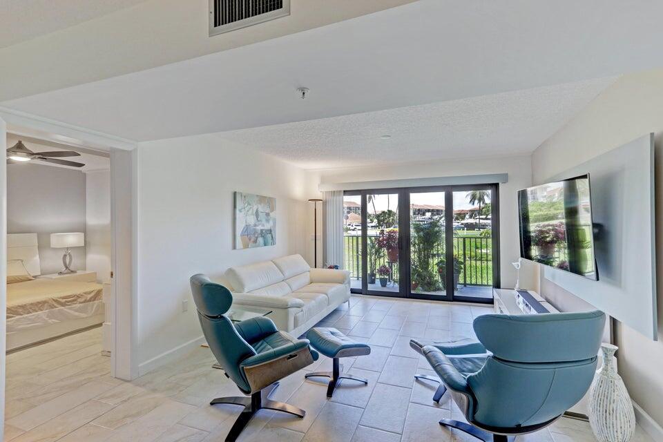 901 Seafarer Cir #105 Jupiter, FL 33477