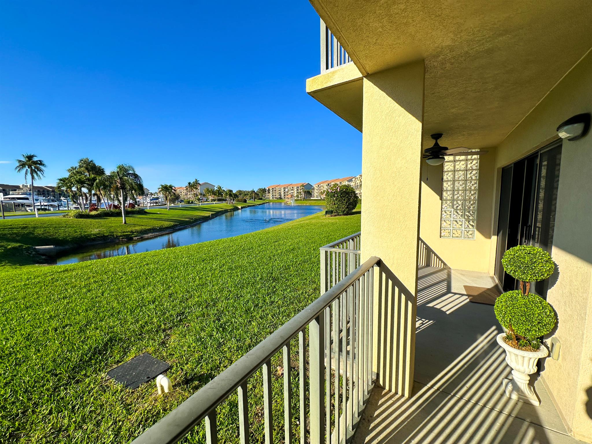 901 Seafarer Cir #105 Jupiter, FL 33477