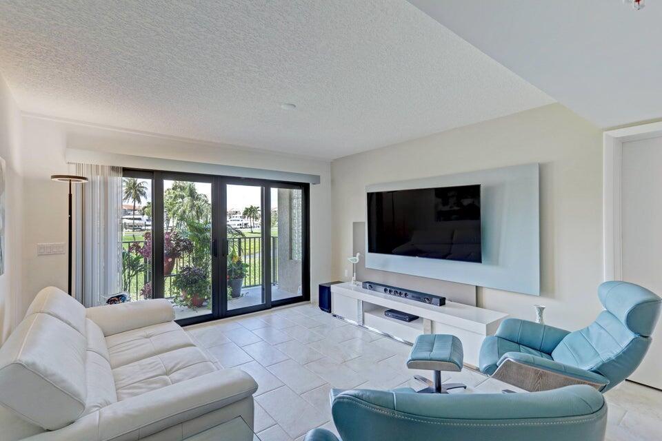 901 Seafarer Cir #105 Jupiter, FL 33477