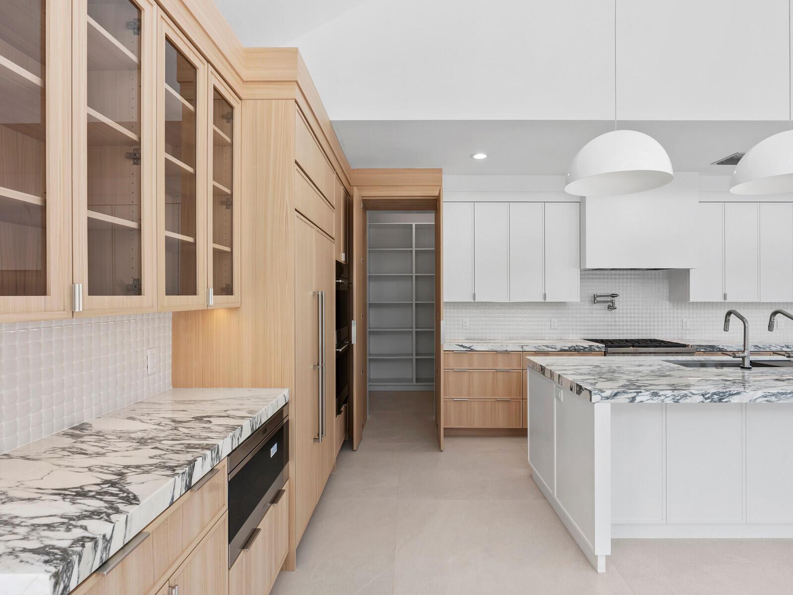 8 Leeward Cir Tequesta, FL 33469