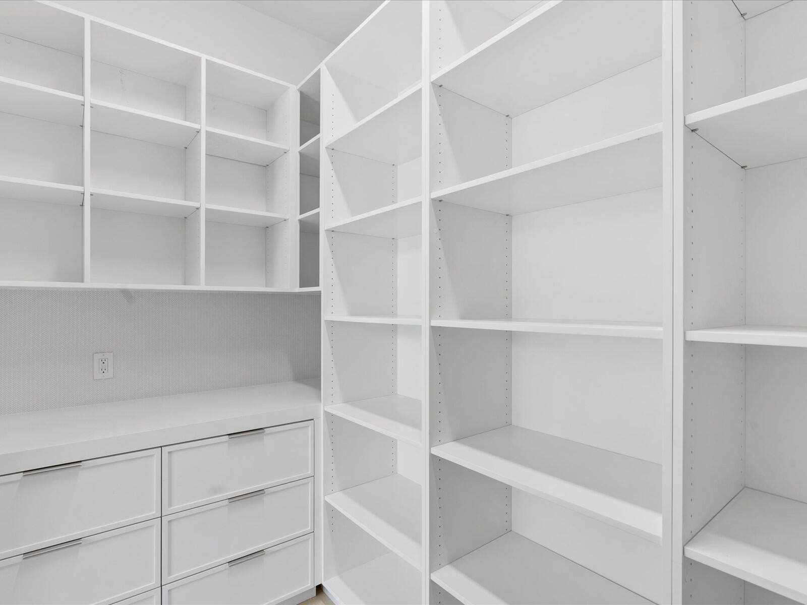 8 Leeward Cir Tequesta, FL 33469