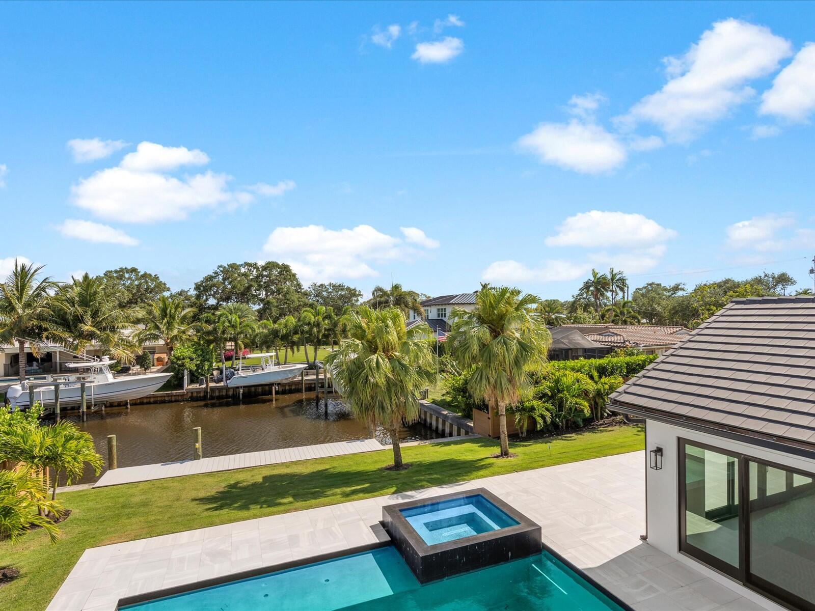 8 Leeward Cir Tequesta, FL 33469