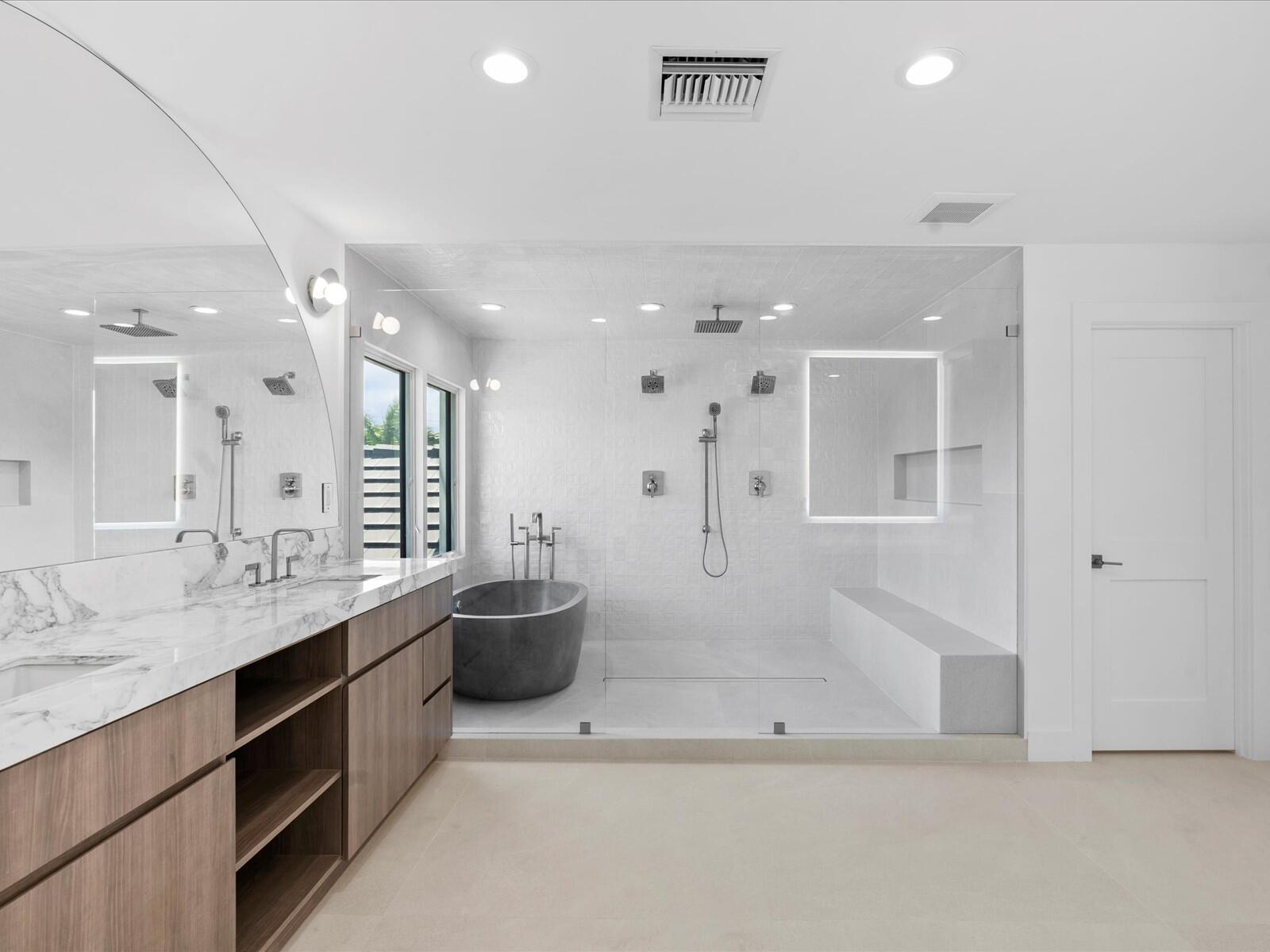 8 Leeward Cir Tequesta, FL 33469