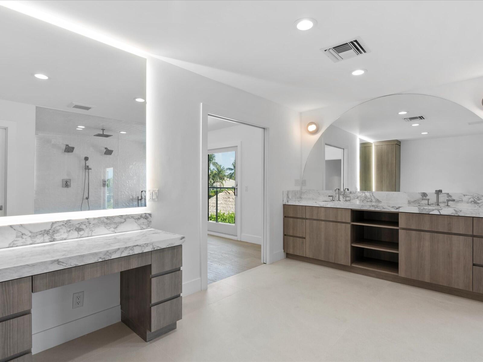 8 Leeward Cir Tequesta, FL 33469