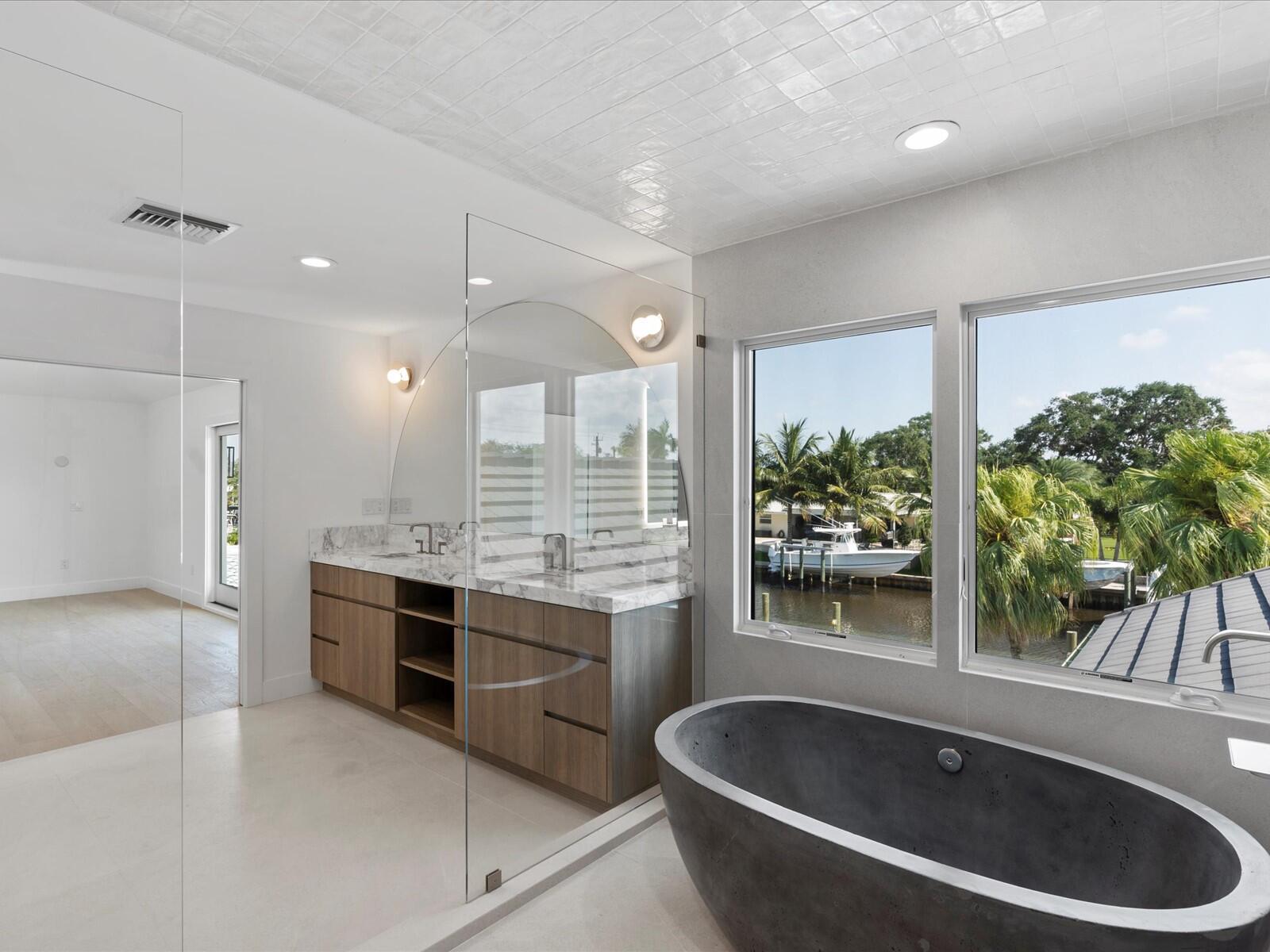 8 Leeward Cir Tequesta, FL 33469