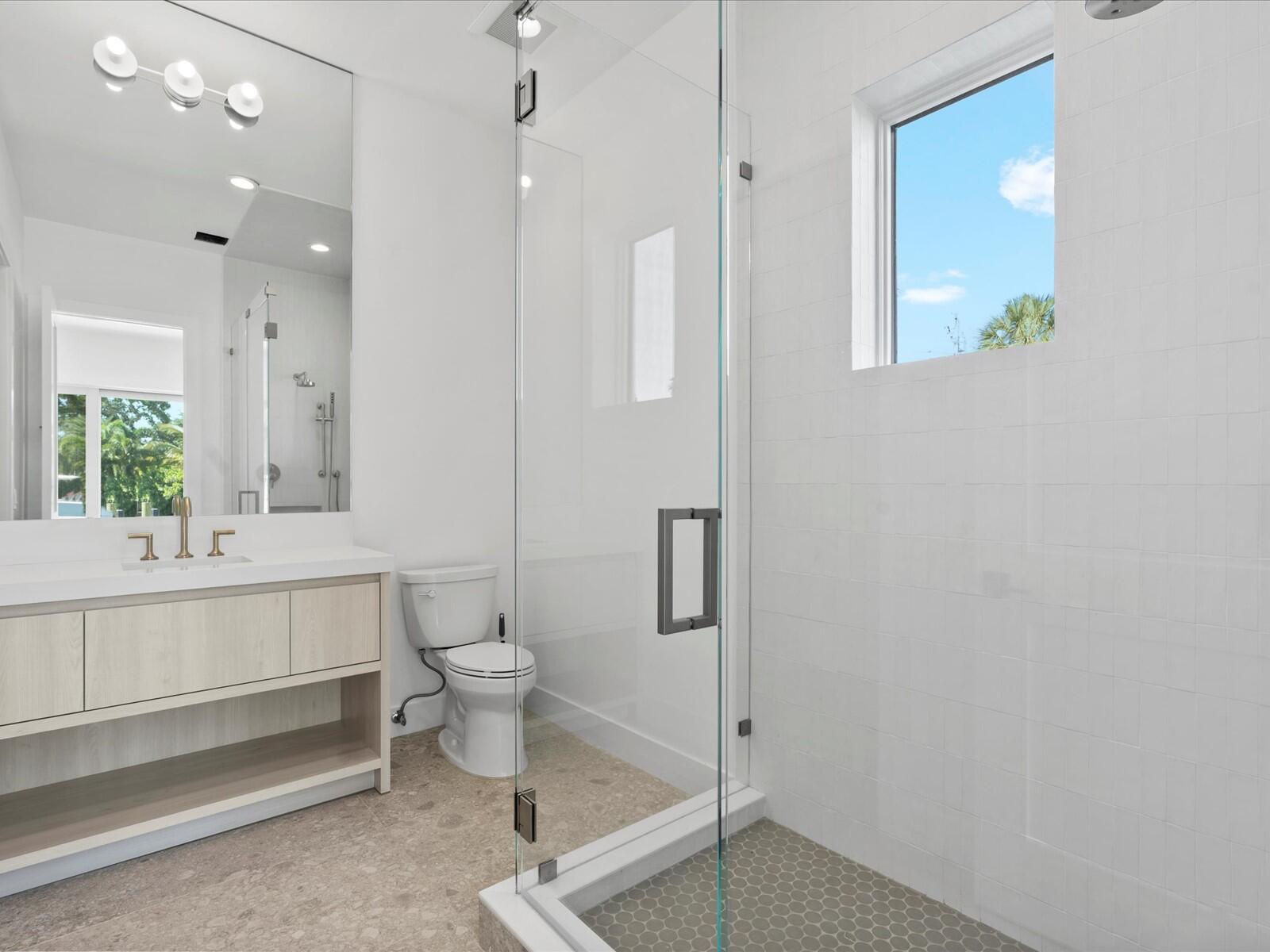 8 Leeward Cir Tequesta, FL 33469