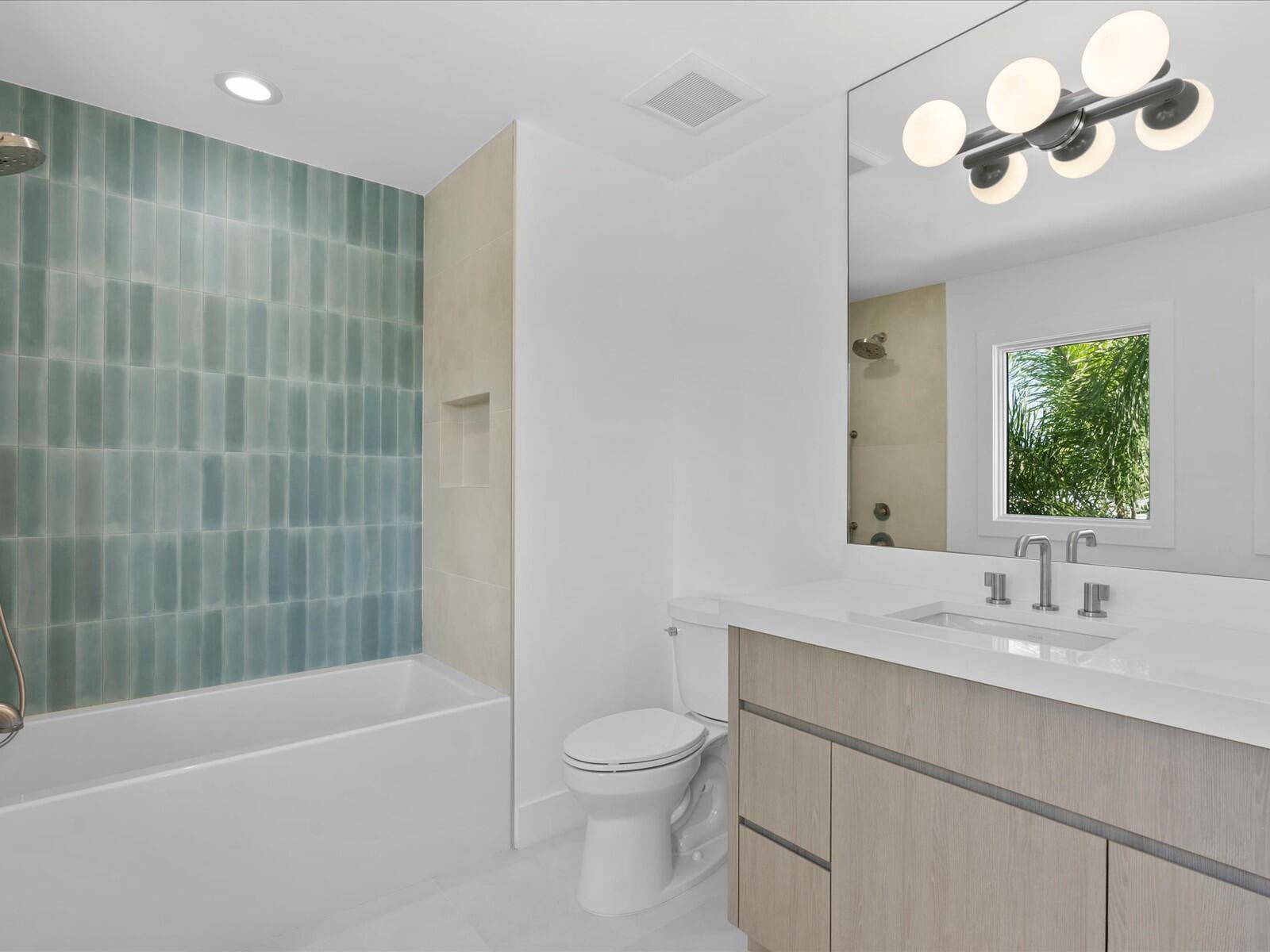 8 Leeward Cir Tequesta, FL 33469