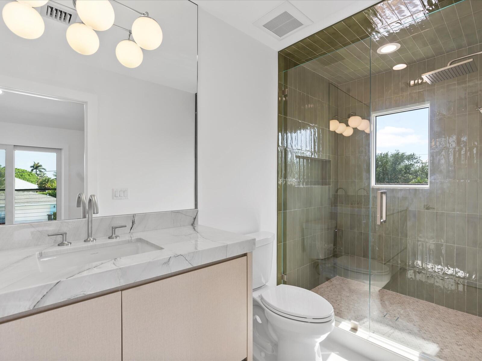 8 Leeward Cir Tequesta, FL 33469