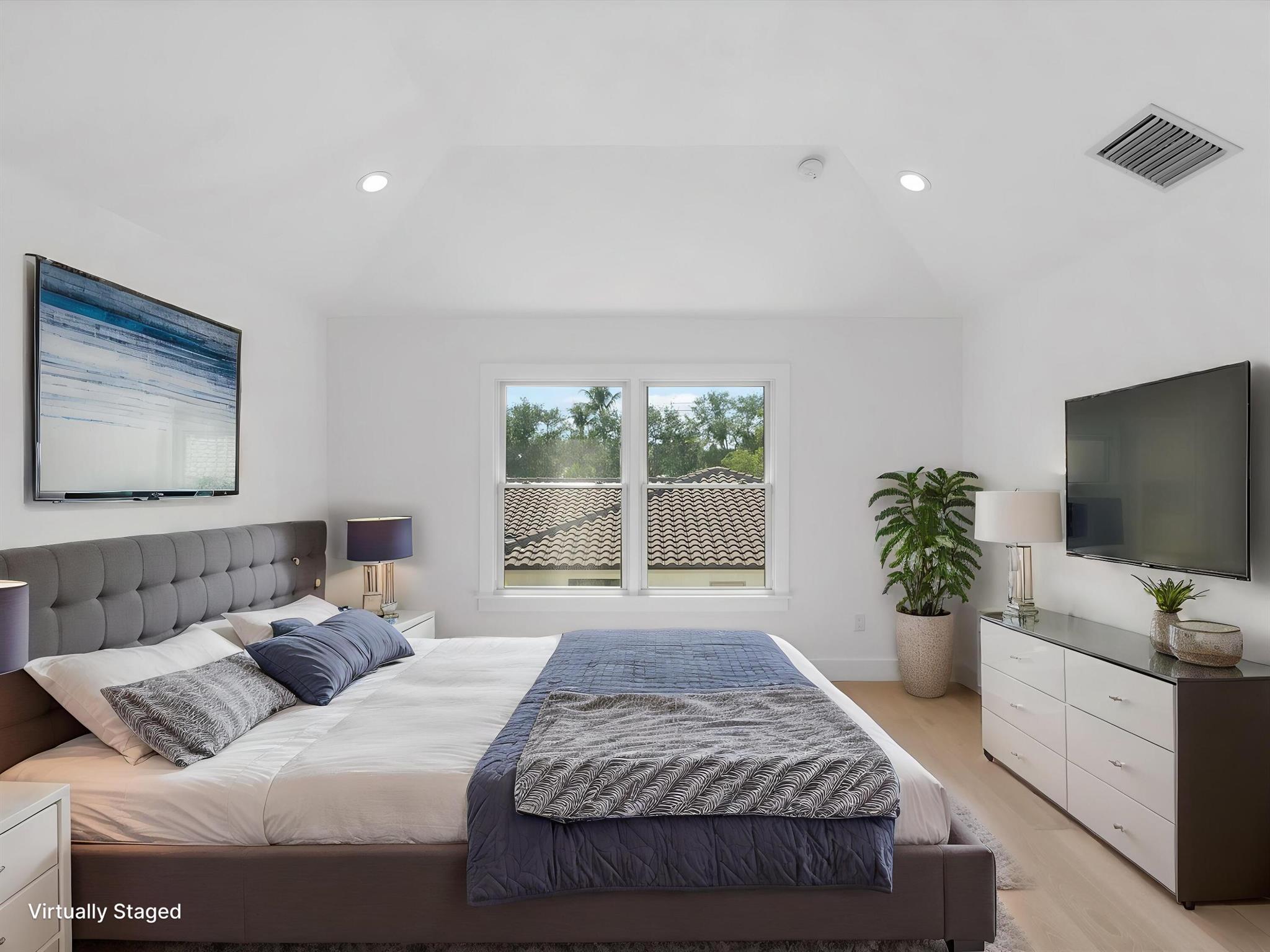 8 Leeward Cir Tequesta, FL 33469