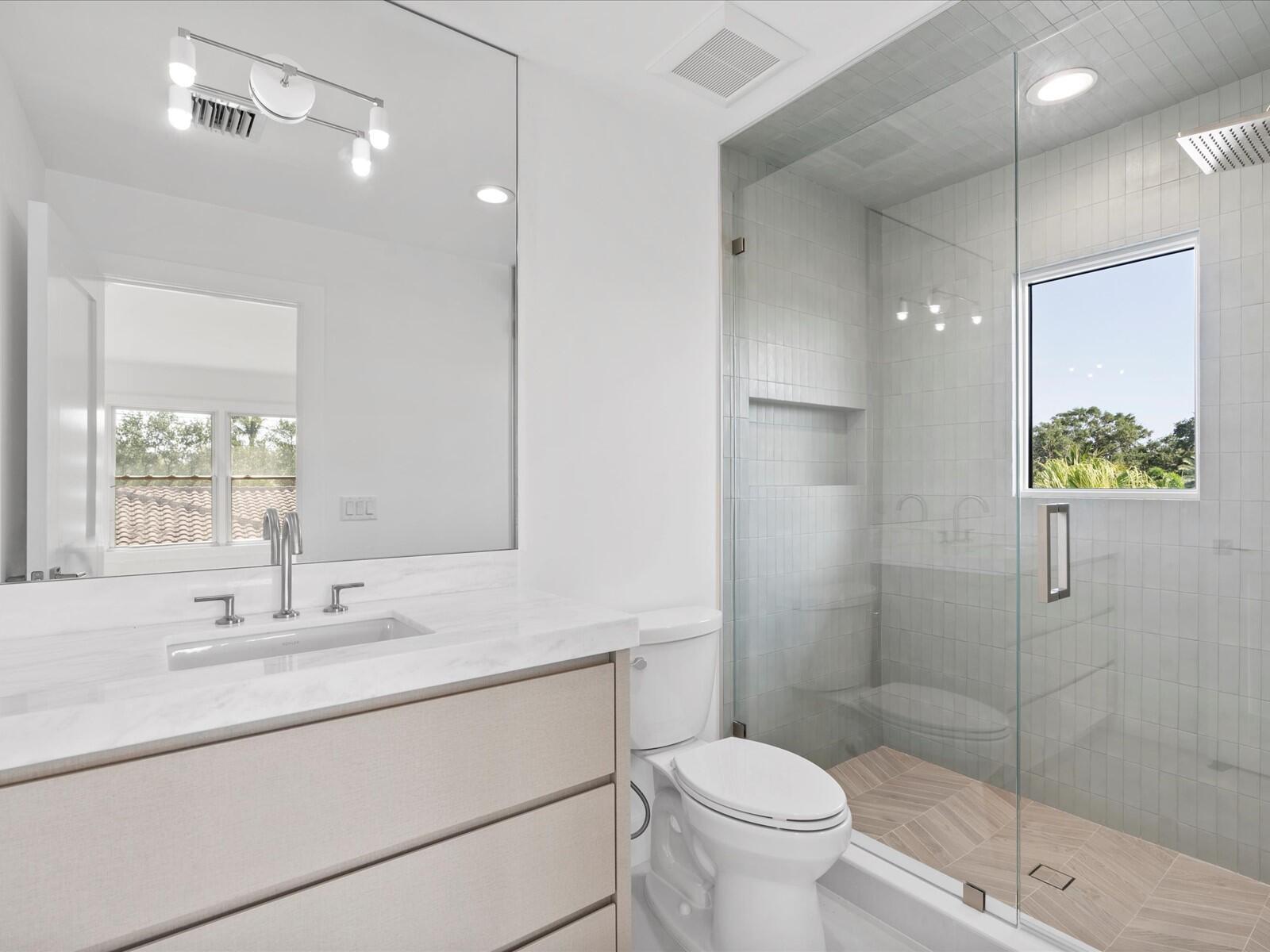 8 Leeward Cir Tequesta, FL 33469