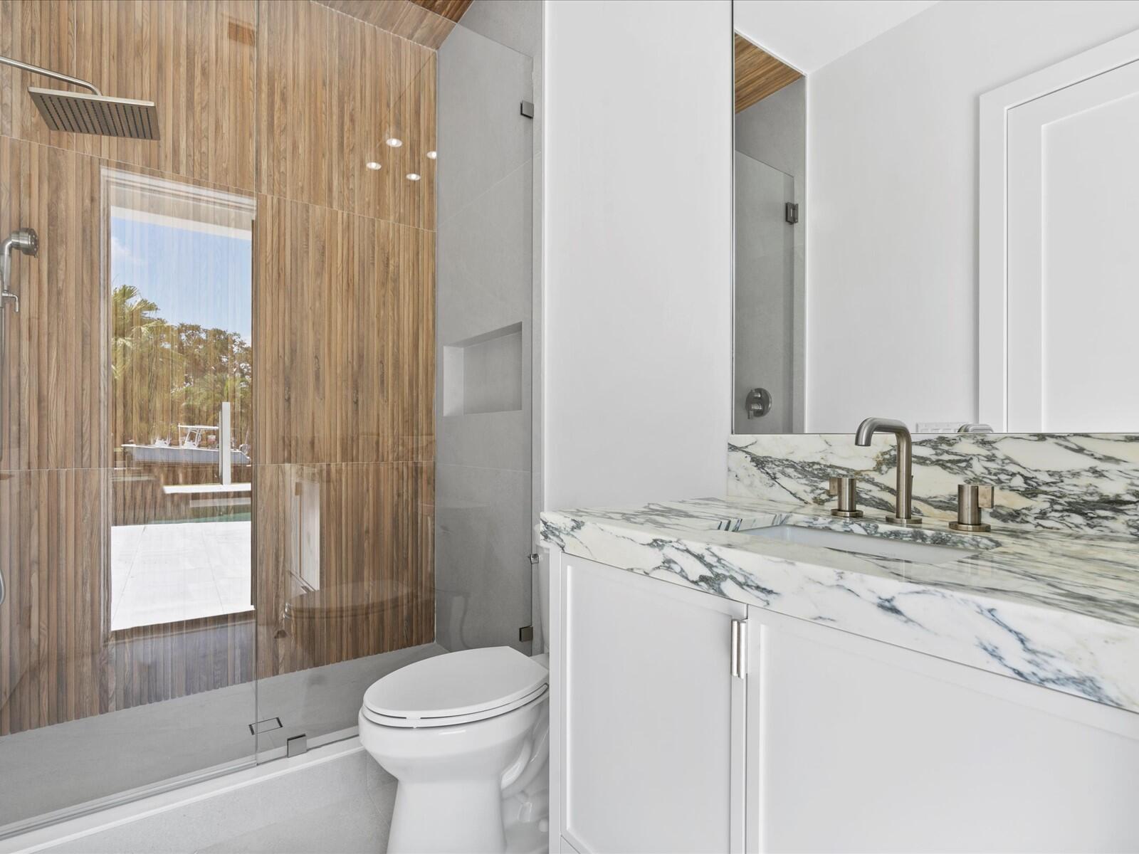 8 Leeward Cir Tequesta, FL 33469