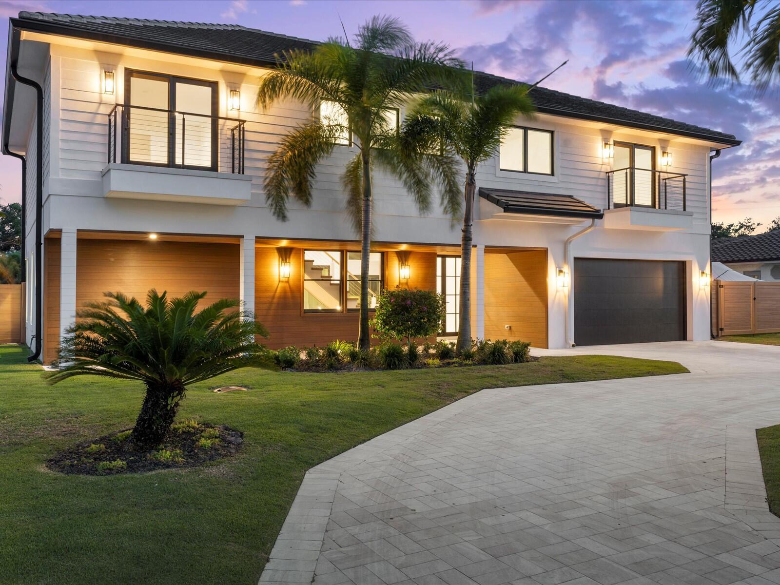 8 Leeward Cir Tequesta, FL 33469