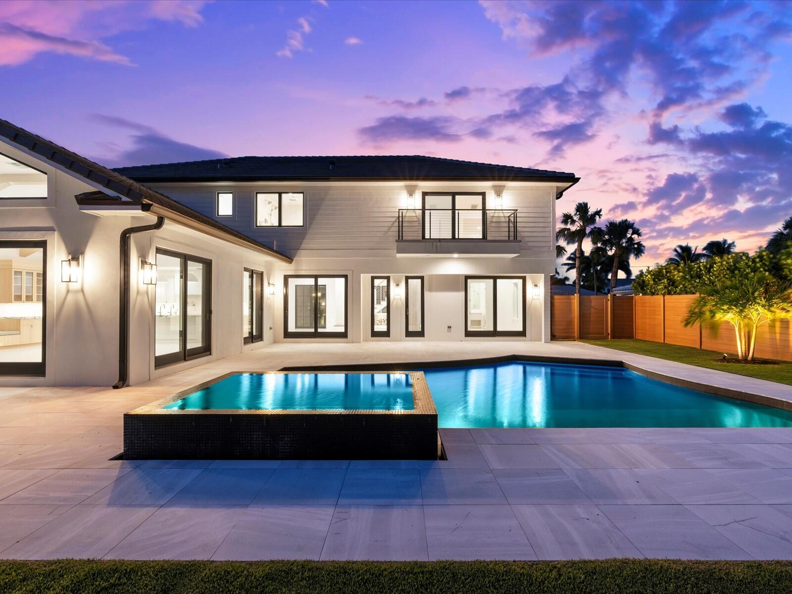 8 Leeward Cir Tequesta, FL 33469