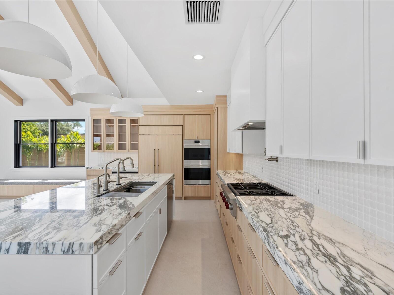 8 Leeward Cir Tequesta, FL 33469