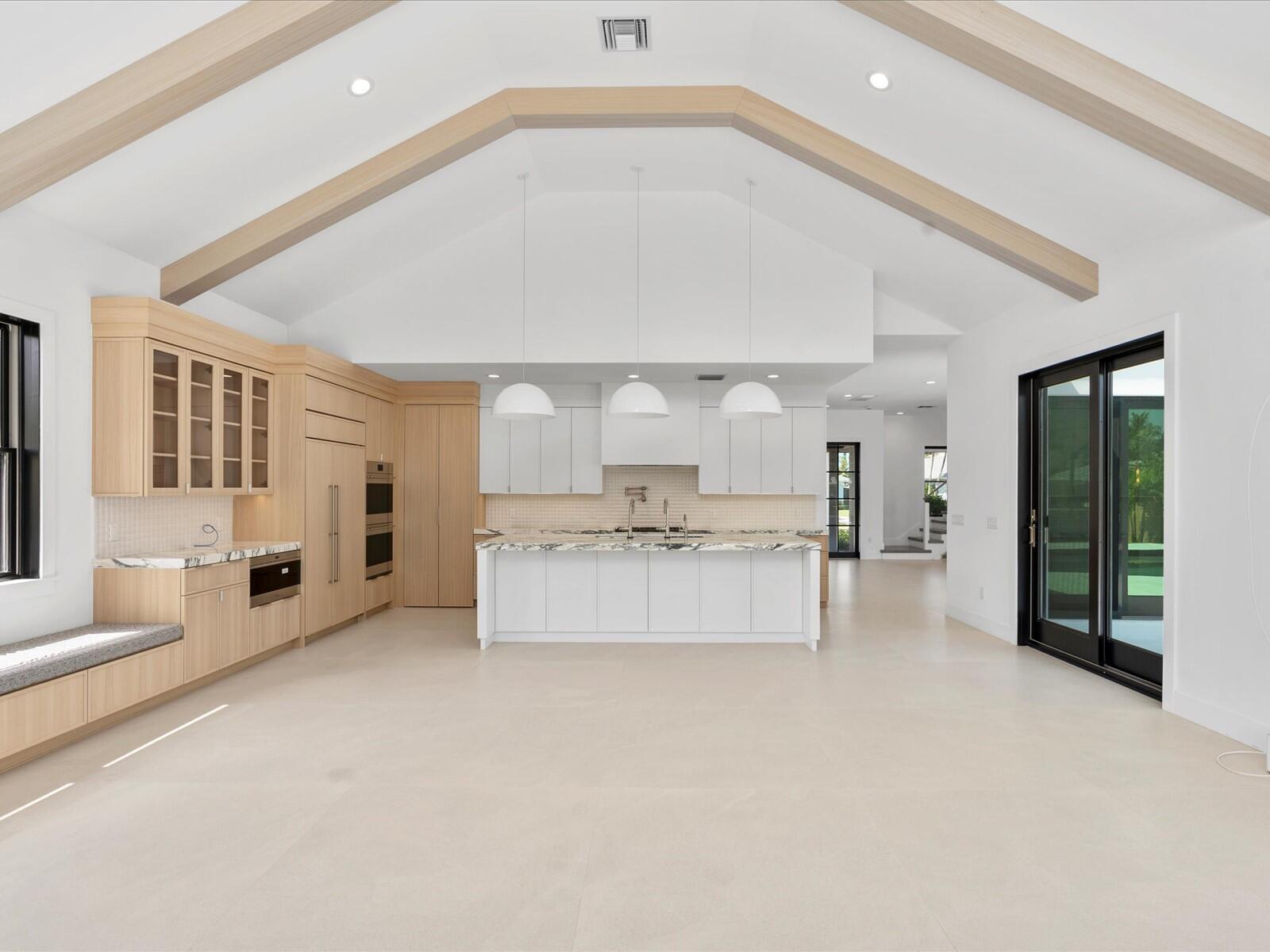 8 Leeward Cir Tequesta, FL 33469