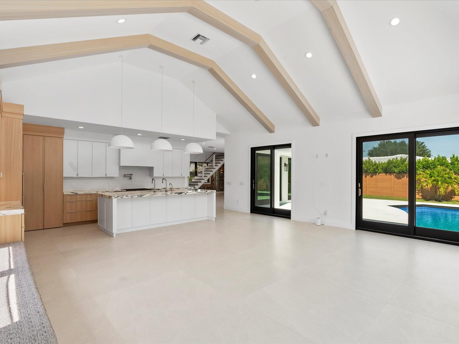 8 Leeward Cir Tequesta, FL 33469