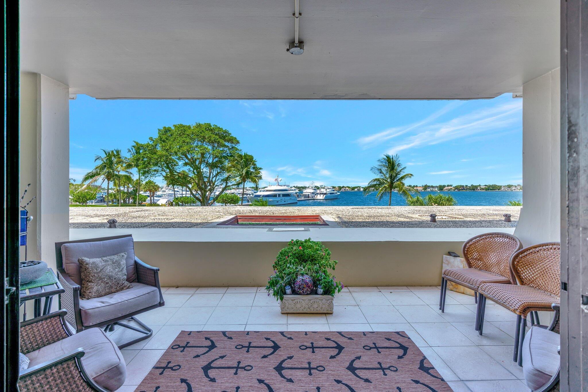 134 Lakeshore Dr #215