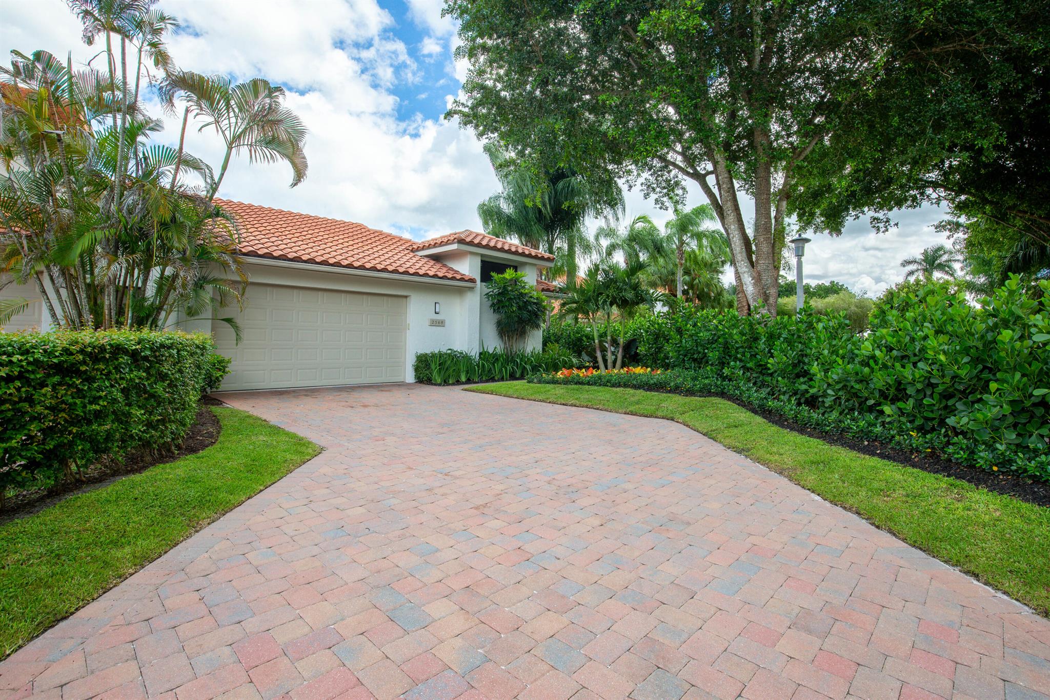 2568 Sheltingham Dr