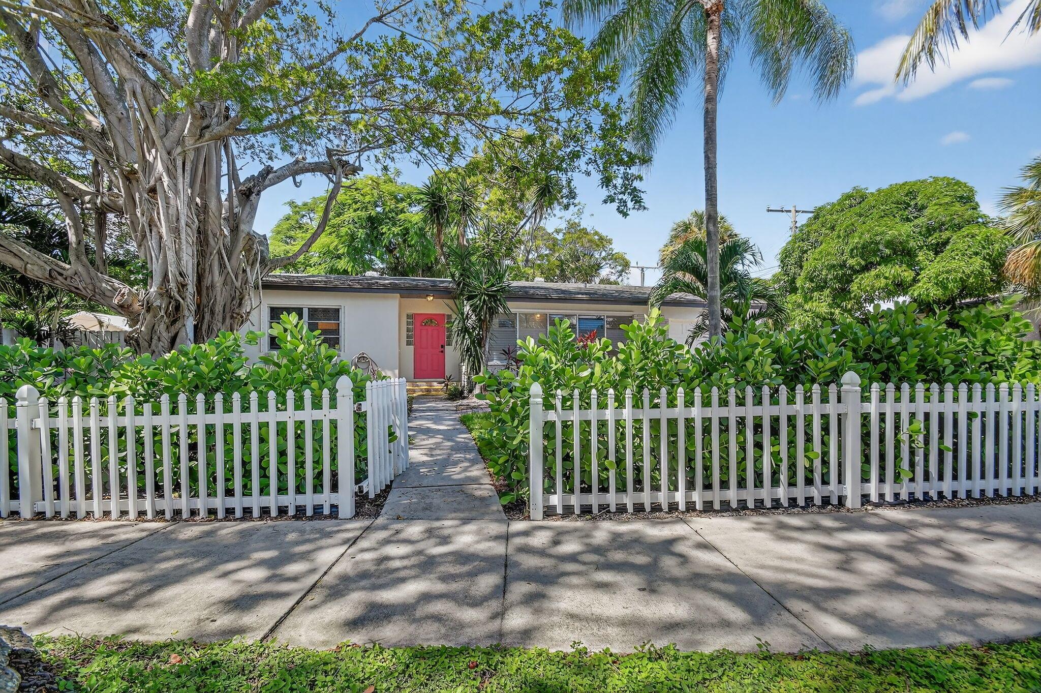 5009 Spruce Ave