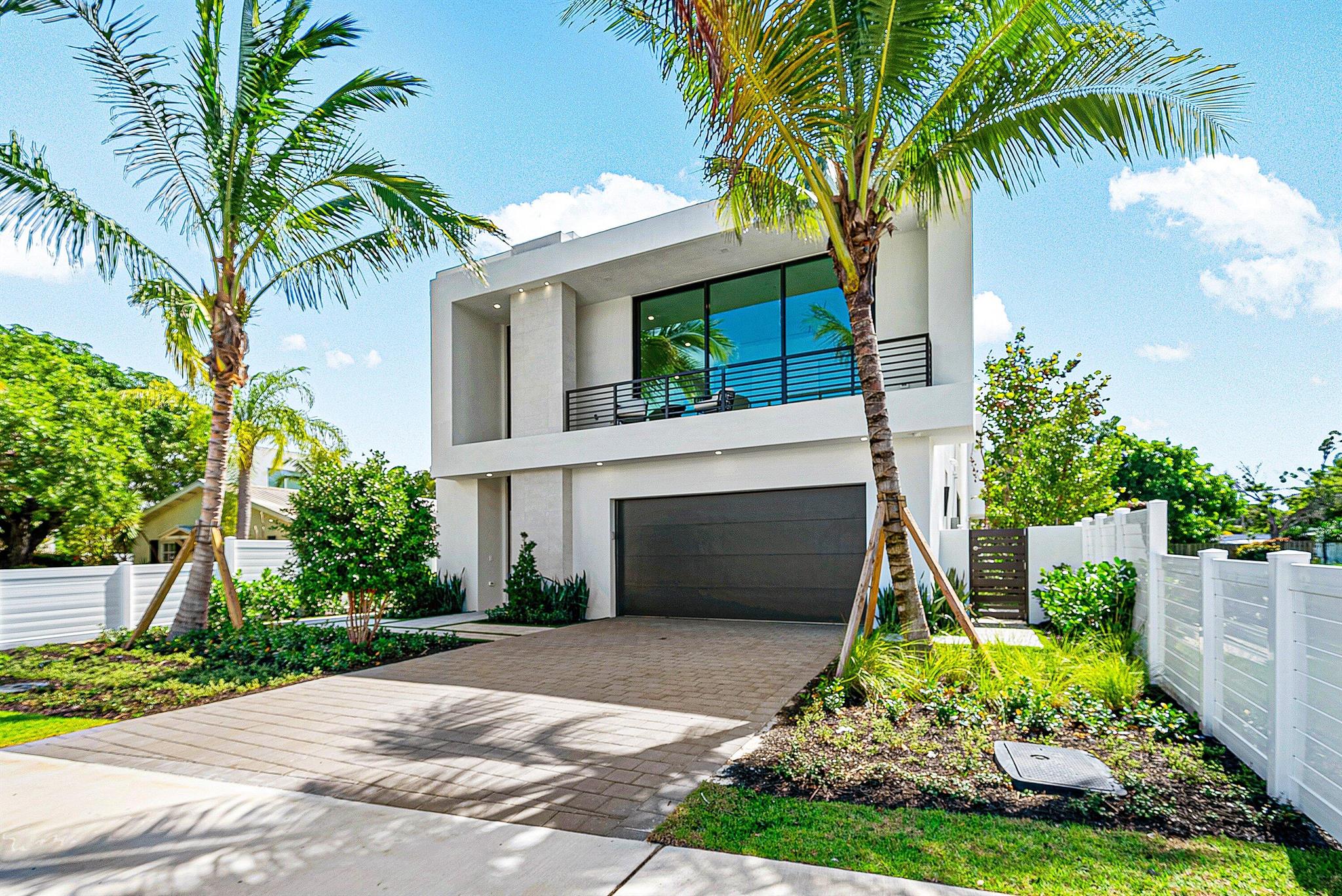 718 Lake Ave