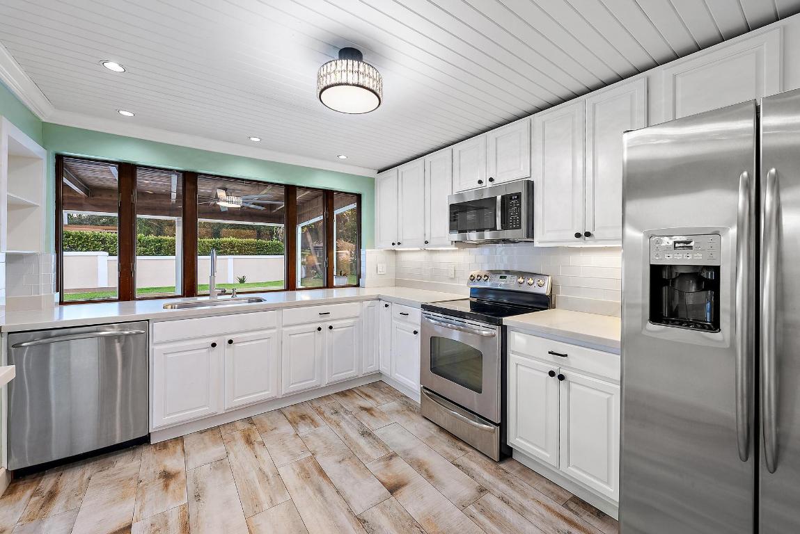 77 Holly Tequesta, FL 33469