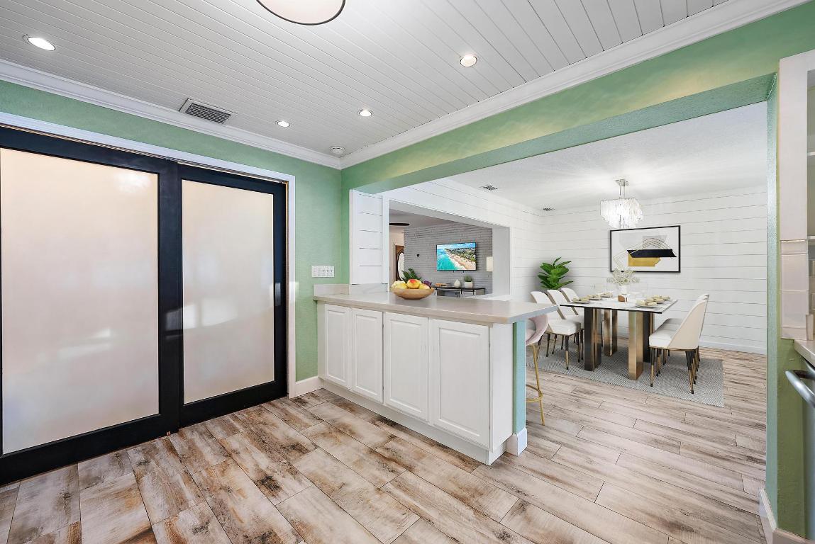 77 Holly Tequesta, FL 33469