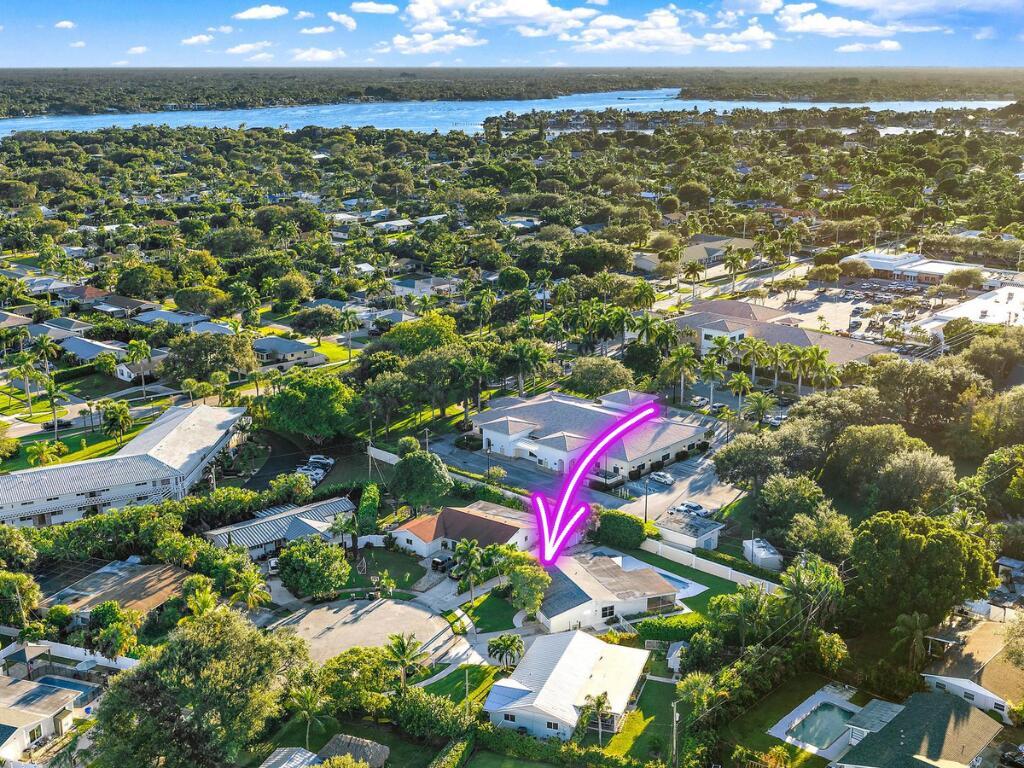 77 Holly Tequesta, FL 33469