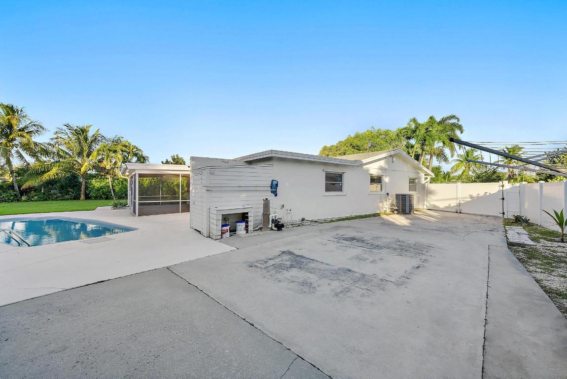 77 Holly Tequesta, FL 33469
