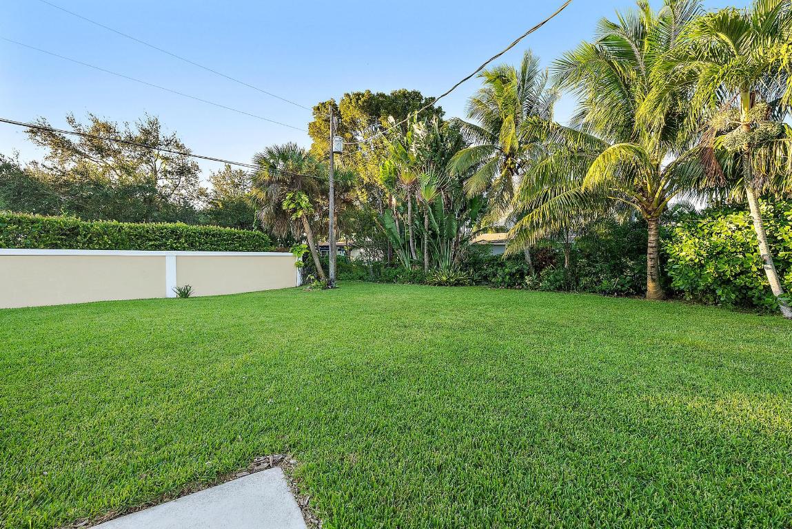 77 Holly Tequesta, FL 33469