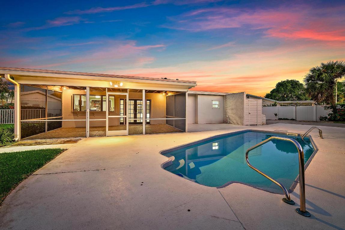 77 Holly Tequesta, FL 33469