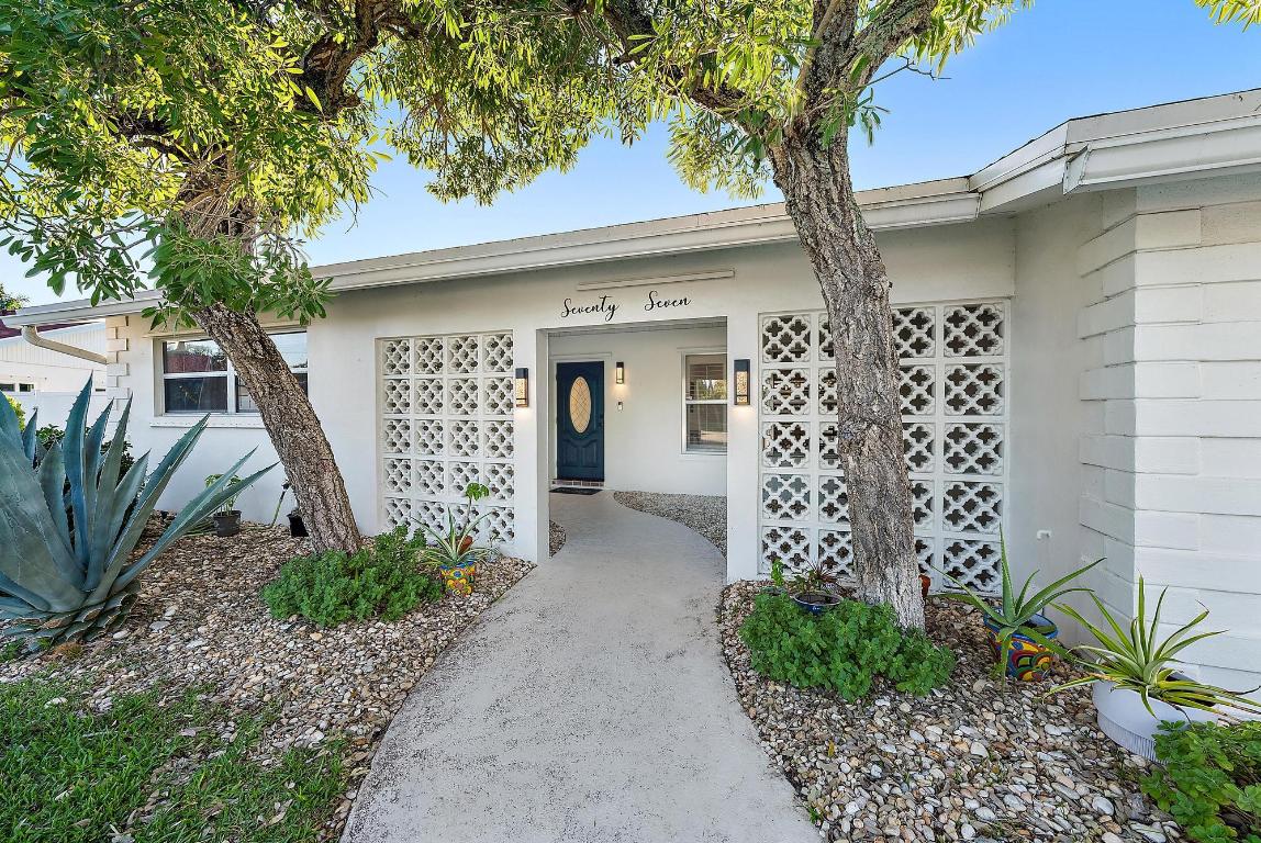 77 Holly Tequesta, FL 33469