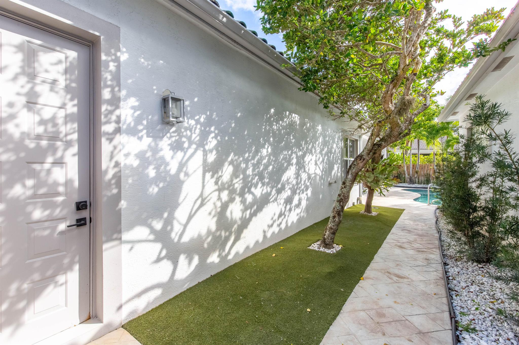 2443 Players Ct Wellington, FL 33414